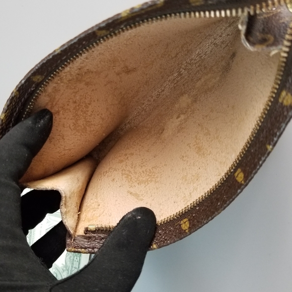 LOUIS VUITTON Classic Pouchette Monogram print - Picture 12 of 16